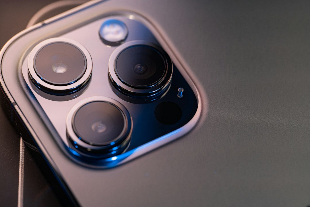 Smartphone camera lenses representing Google Lens, visual search and multimodal Search Console reporting
